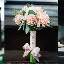 Load image into Gallery viewer, Sola Wood Flowers Bouquet, Quinceanera Bouquet, Ramo De Novia