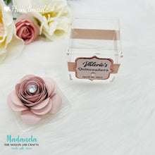 Cargar imagen en el visor de la galería, Cube Wedding Party Favor, Quinceanera Favor, Sweet Sixteen Favor With Flower