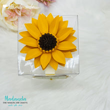 Cargar imagen en el visor de la galería, 4x4" Sunflower Party Favor For Quinceanera Clear Box, Baby Shower, wedding, Bridal Shower