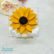 Load image into Gallery viewer, 4x4&quot; Sunflower Party Favor For Quinceanera Clear Box, Baby Shower, wedding, Bridal Shower